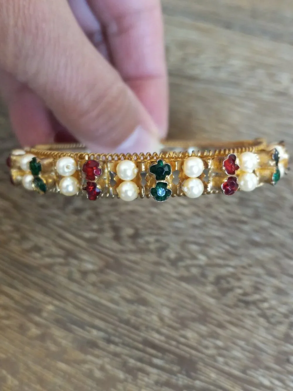 Vintag Ornate Florenza ? Goldtone Hinged Bangle Bracelet Faux Pearl Emerald Ruby